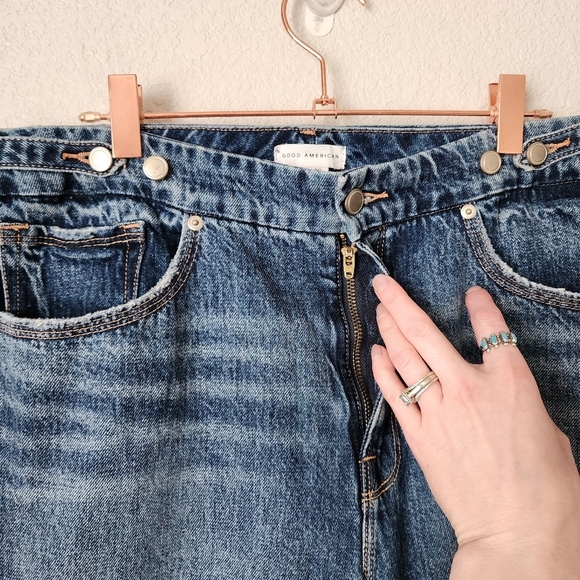 GOOD‎ AMERICAN 90s straight leg high rise ripped knee edition size 8/29 Blue696 - Picture 6 of 7